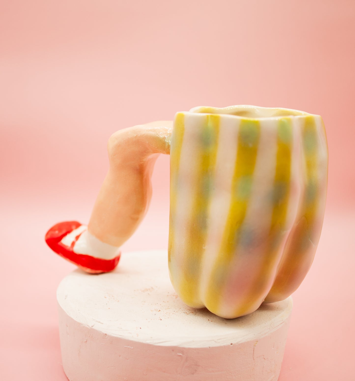 Capsicum Mug With Leg Handle